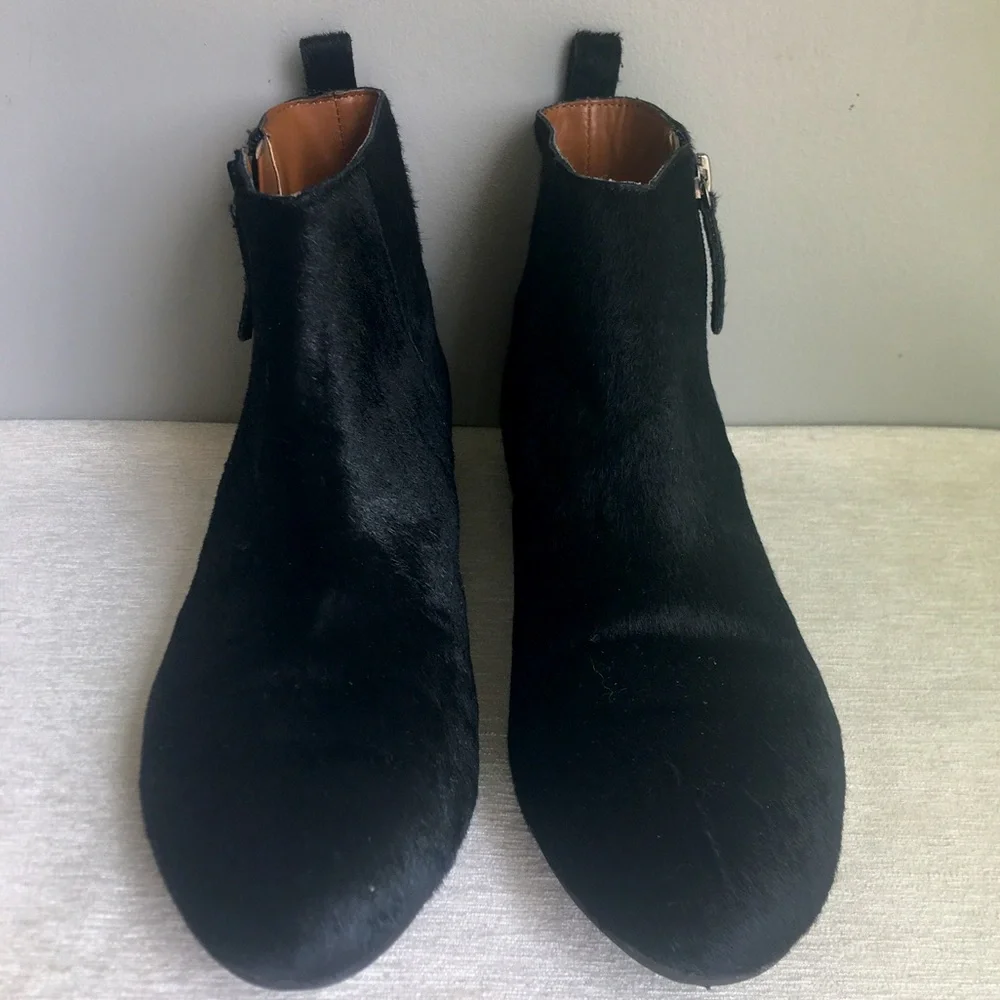 GAP leather/calf hair zip bootie <black>
